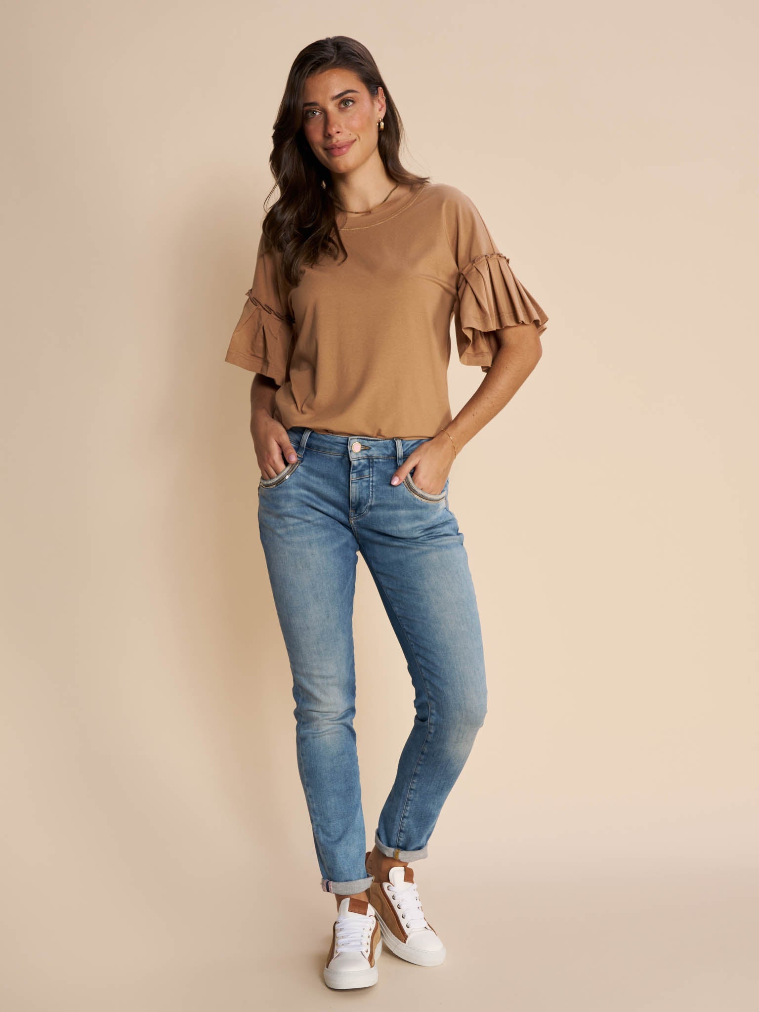 Modelshot / Light Blue / Detail